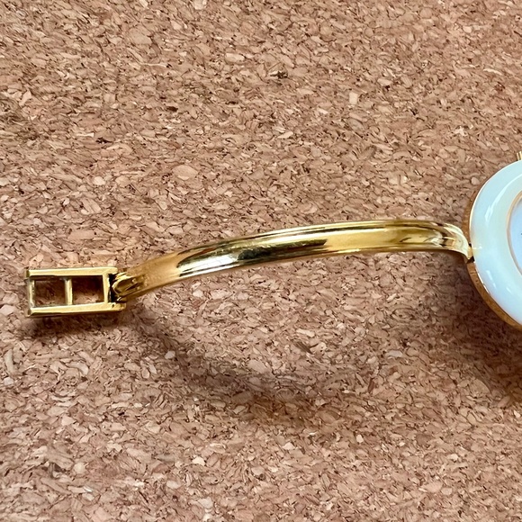 Vintage Gucci 1100L Bangle Watch Set – 12 Interchangeable Bezels, Original Box - Picture 11 of 16